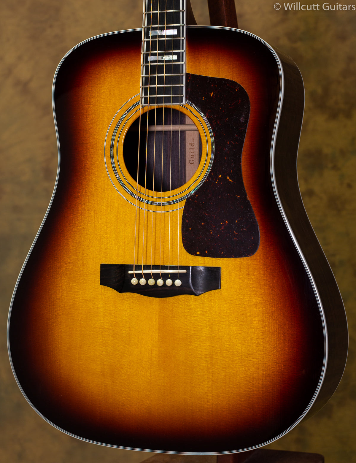 Guild D-55 Sunburst USED