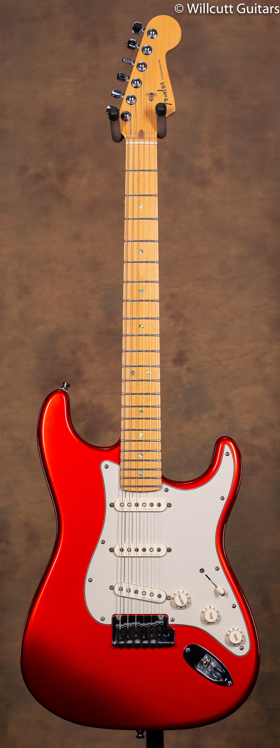 Fender deluxe stratocaster hss deals candy apple red