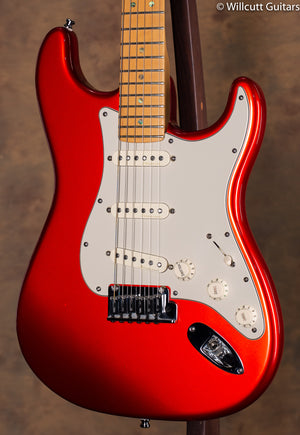 Fender American Deluxe Stratocaster Maple Fingerboard Chrome Red USED