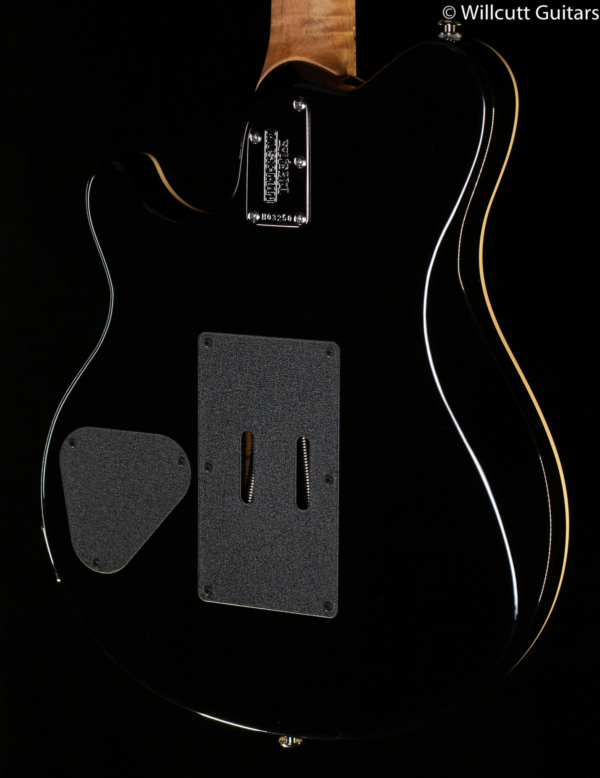 Ernie Ball Music Man Axis Yucatan Quilt (250)