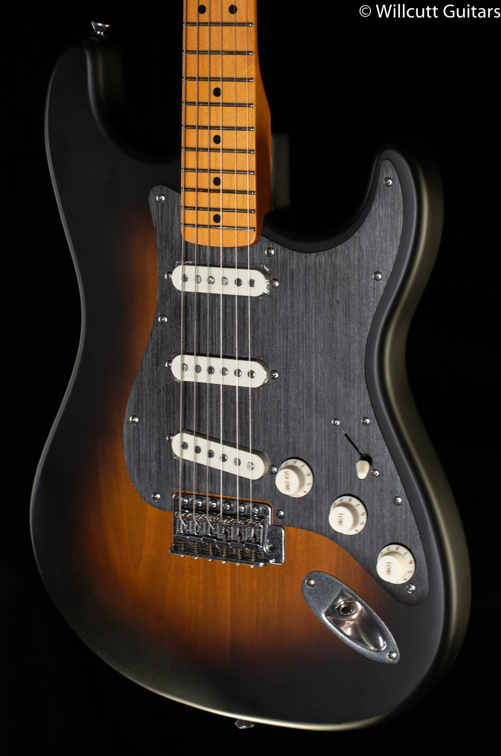 klamre sig Skrivemaskine Asser Squier 40th Anniversary Stratocaster Vintage Edition Black Anodized Pi -  Willcutt Guitars