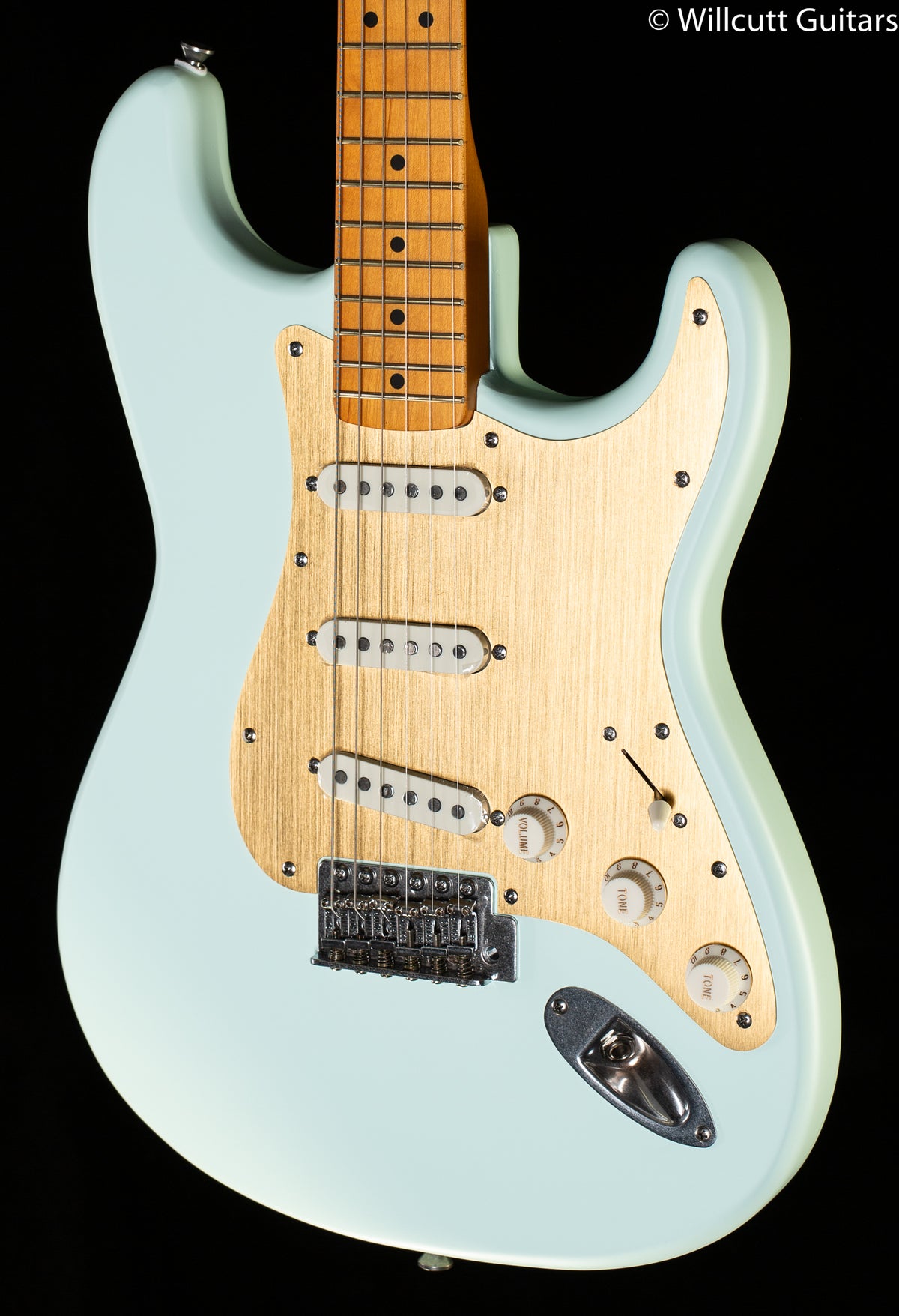 Squier 40th Anniversary Stratocaster, Vintage Edition, Maple Fingerboard, Gold Anodized Pickguard, Satin Sonic Blue (650)