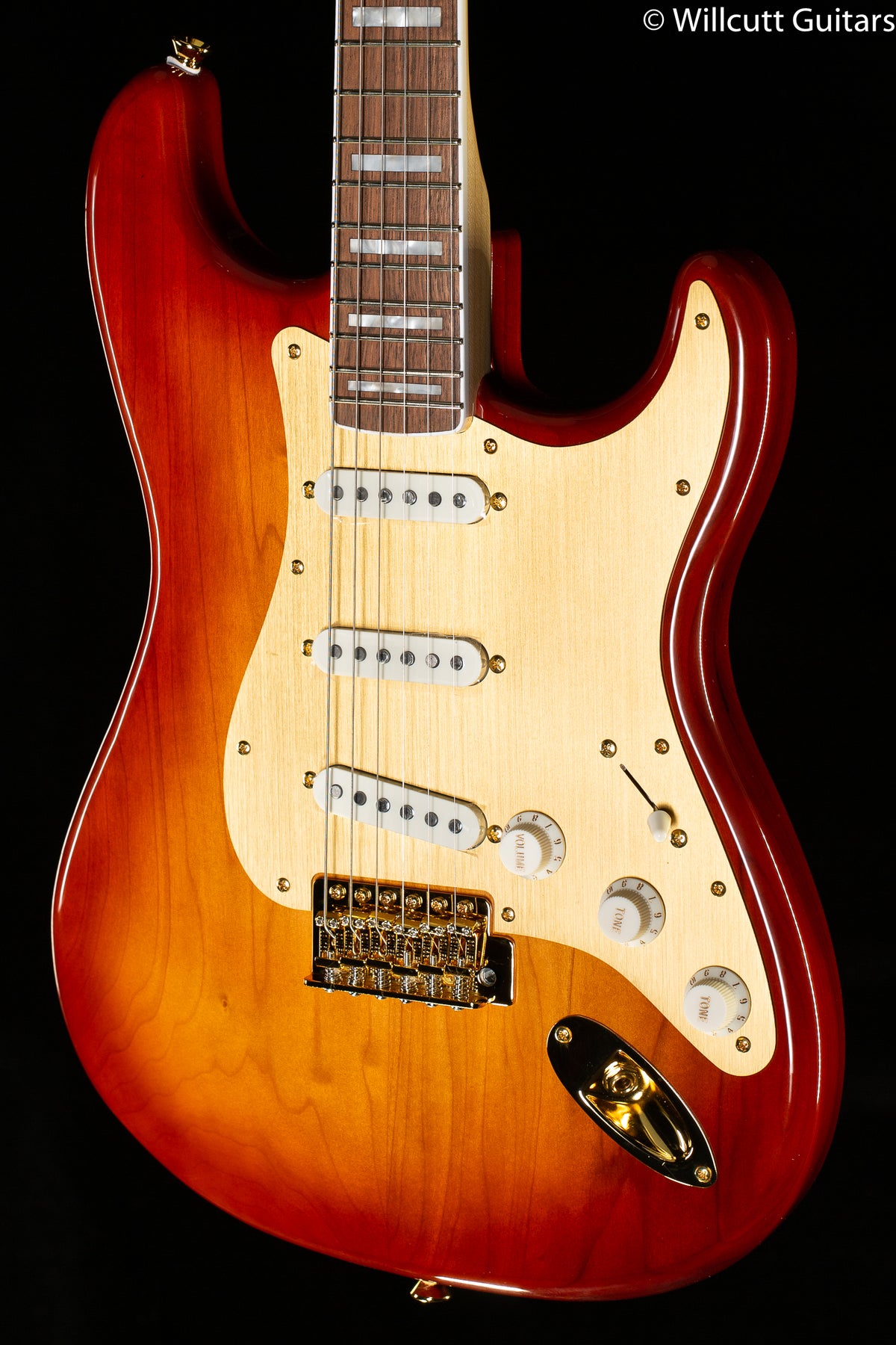 Squier 40th Anniversary Stratocaster, Gold Edition, Laurel Fingerboard (142)