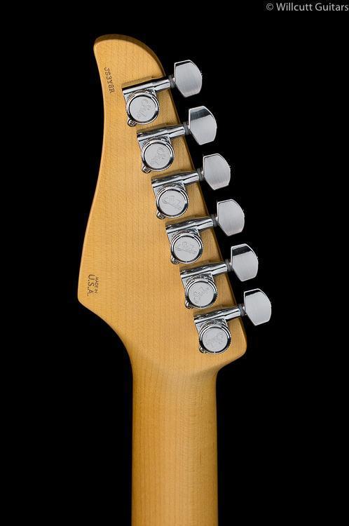 suhr-classic-s-antique-hss-3-tone-sunburst-maple-38