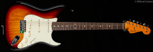 Fender Classic Series '60s Stratocaster Lacquer 3-Tone Sunburst