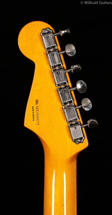 Fender Classic Series &#39;60s Stratocaster Lacquer 3-Tone Sunburst