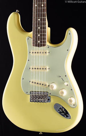 fender-classic-special-edition-60s-stratocaster-canary-diamond-002