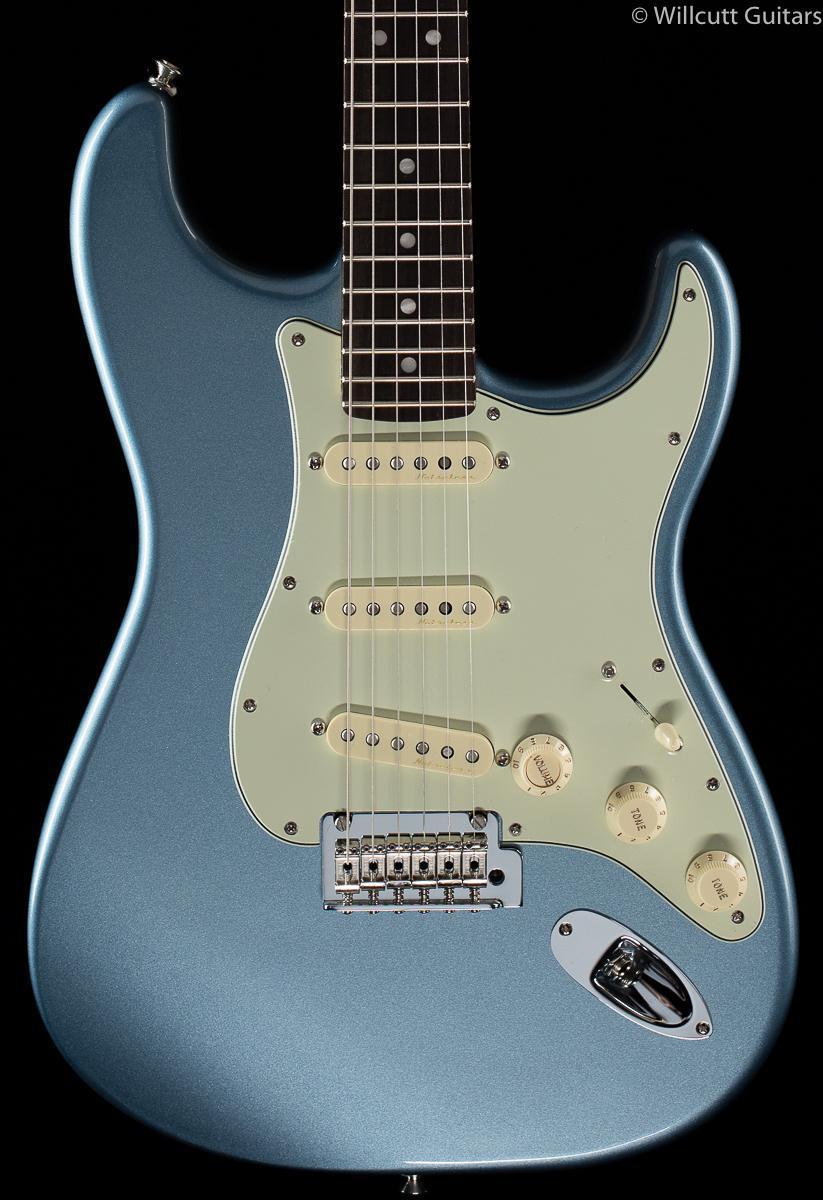fender-deluxe-roadhouse-stratocaster-mystic-ice-blue-573