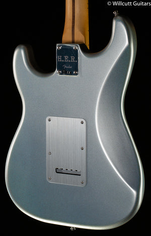 Fender H.E.R. Stratocaster Chrome Glow Maple Fingerboard