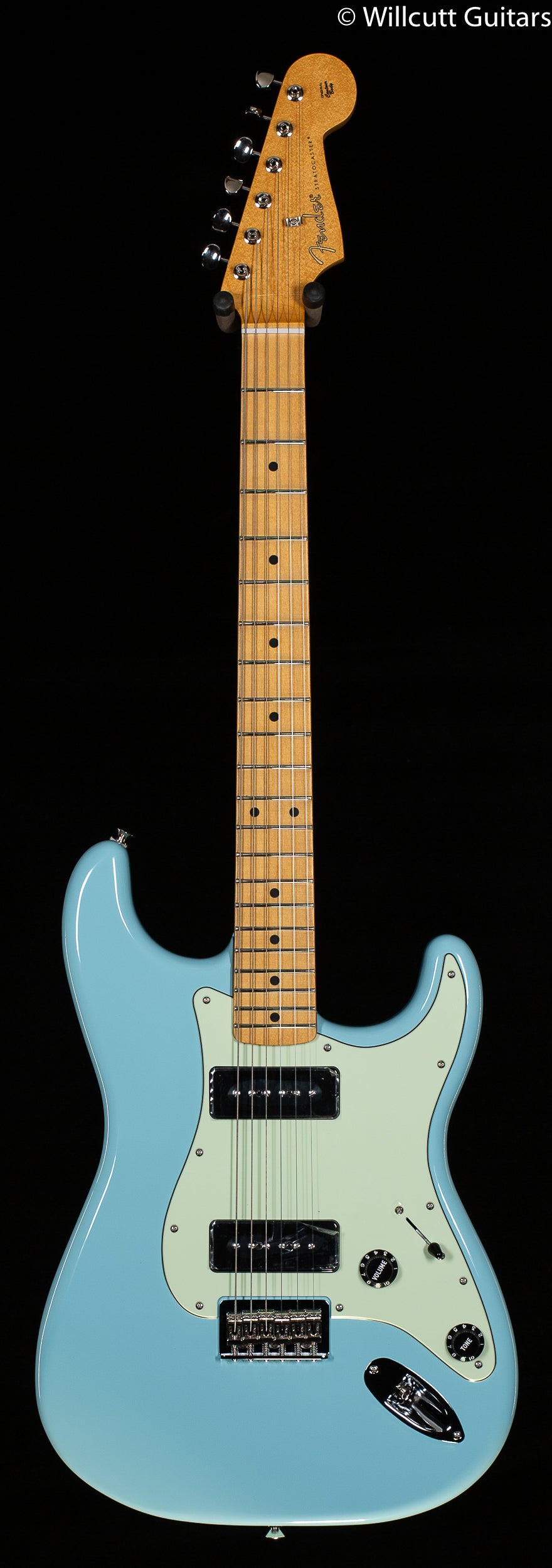Fender Noventa Stratocaster Maple Fingerboard Daphne Blue