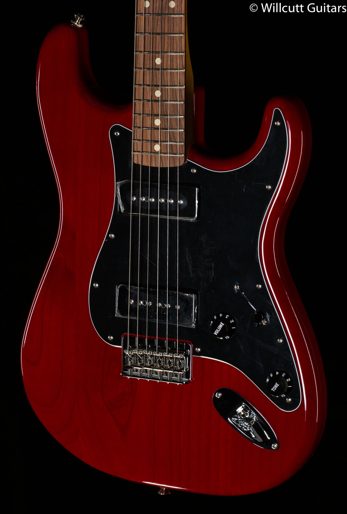 Fender Noventa Stratocaster Pau Ferro Fingerboard Crimson Red Transparent