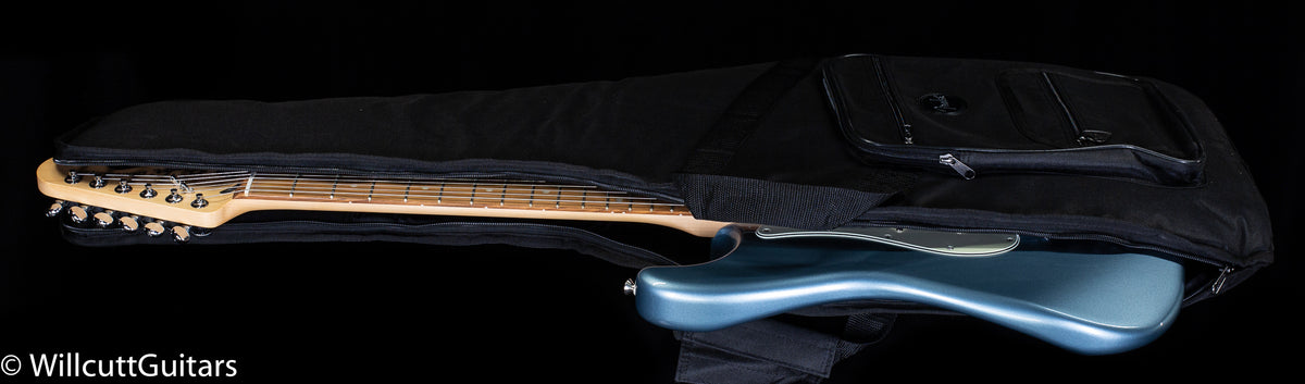 Fender Deluxe Roadhouse Stratocaster Mystic Ice Blue
