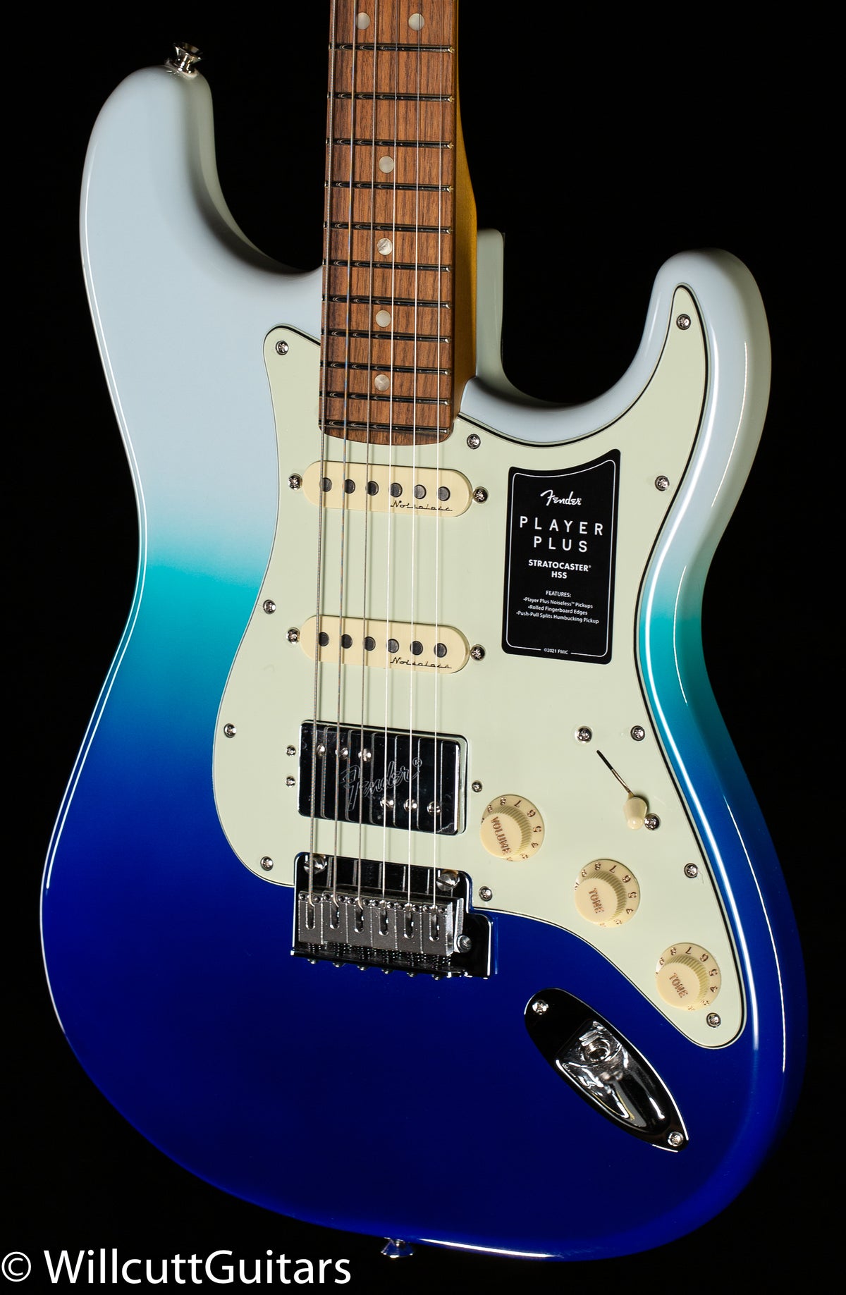 Fender Player Plus Stratocaster HSS Belair Blue Pau Ferro