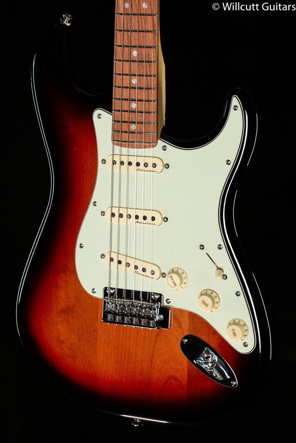 Fender Deluxe Roadhouse Stratocaster 3-Tone Sunburst Pau Ferro