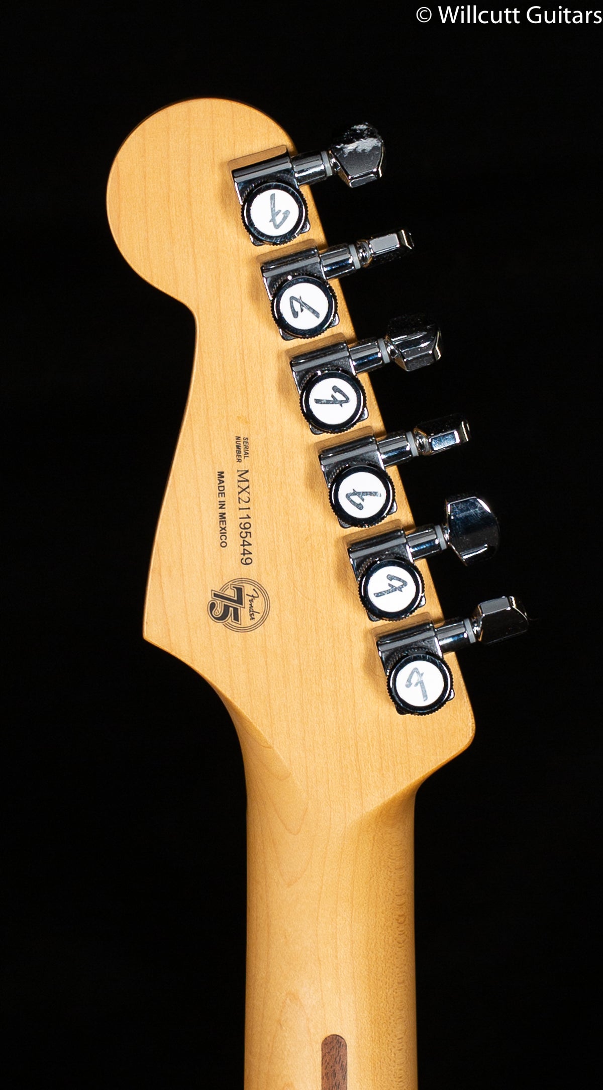 Fender Player Plus Stratocaster HSS Maple Fingerboard 3-Color Sunburst