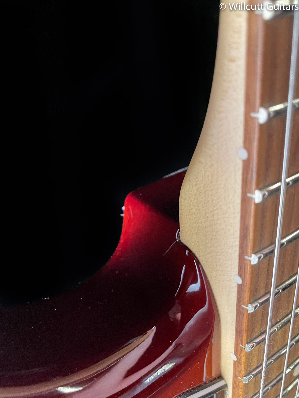 Fender  Player Stratocaster HSS Plus Top, Pau Ferro Fingerboard, Tobacco Sunburst (551)