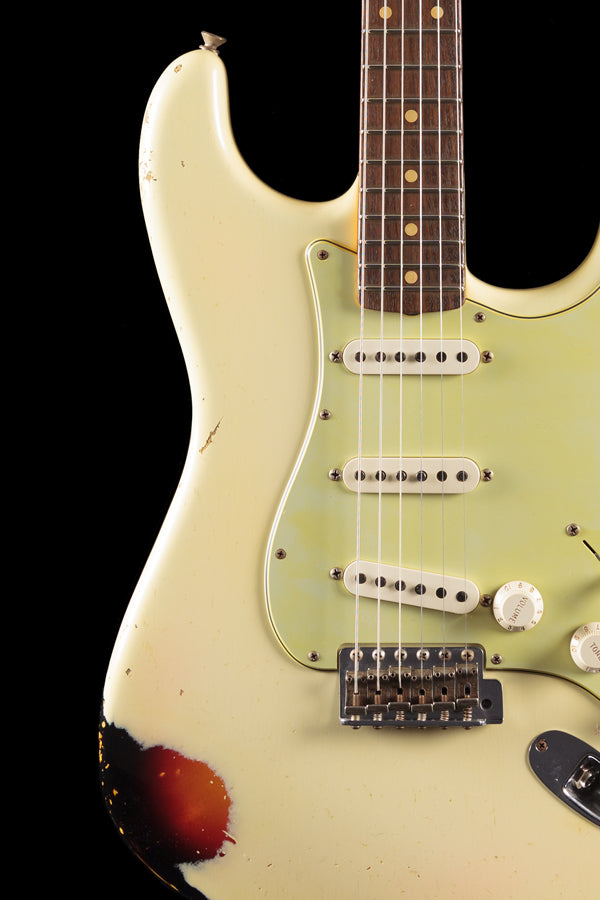 Fender Custom Shop 1960 Stratocaster® Heavy Relic Vintage White over 3-Tone Sunburst (606)