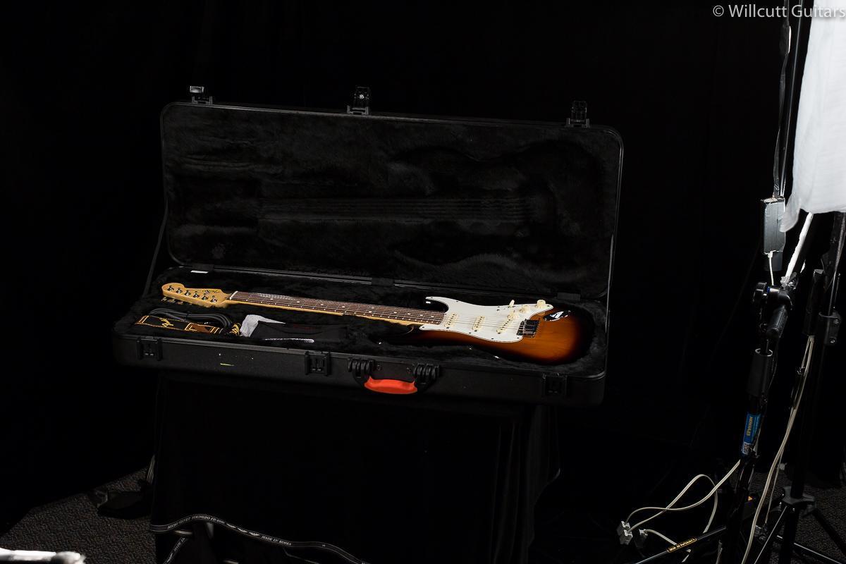 fender-american-design-modern-stratocaster-2-color-sunburst-188