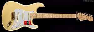fender-limited-edition-american-professional-strat-vintage-white-gold-hardware-018