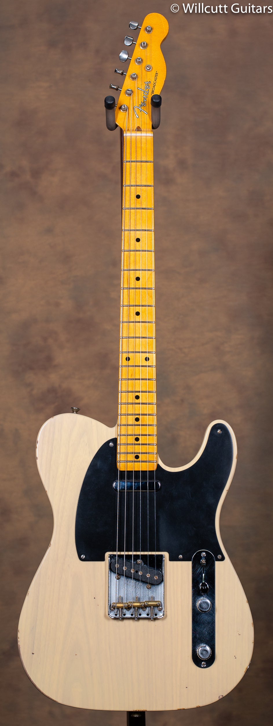 Fender 70th Anniversary Broadcaster Blackguard Blonde Maple Fingerboard Underwood Aged
