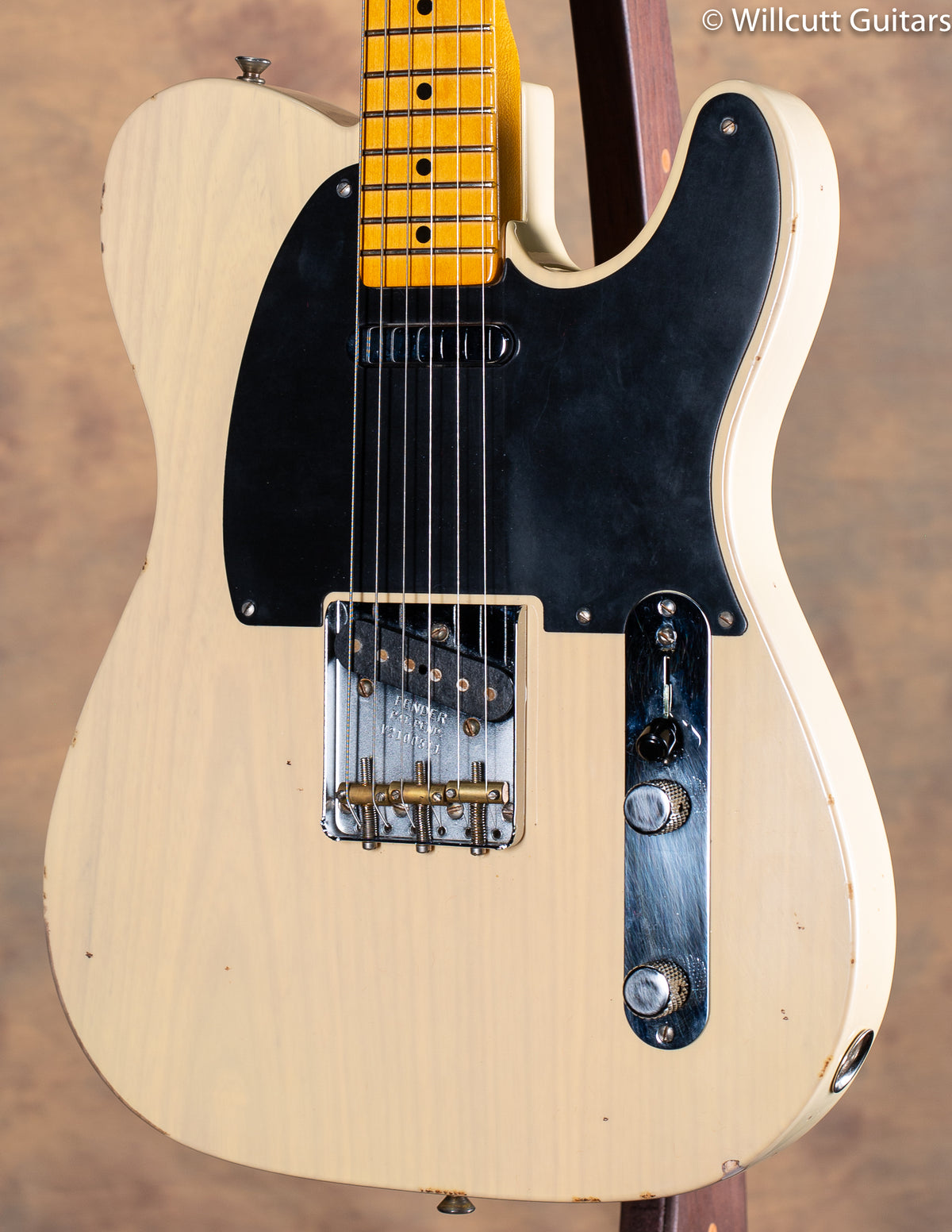 Fender 70th Anniversary Broadcaster Blackguard Blonde Maple Fingerboard Underwood Aged