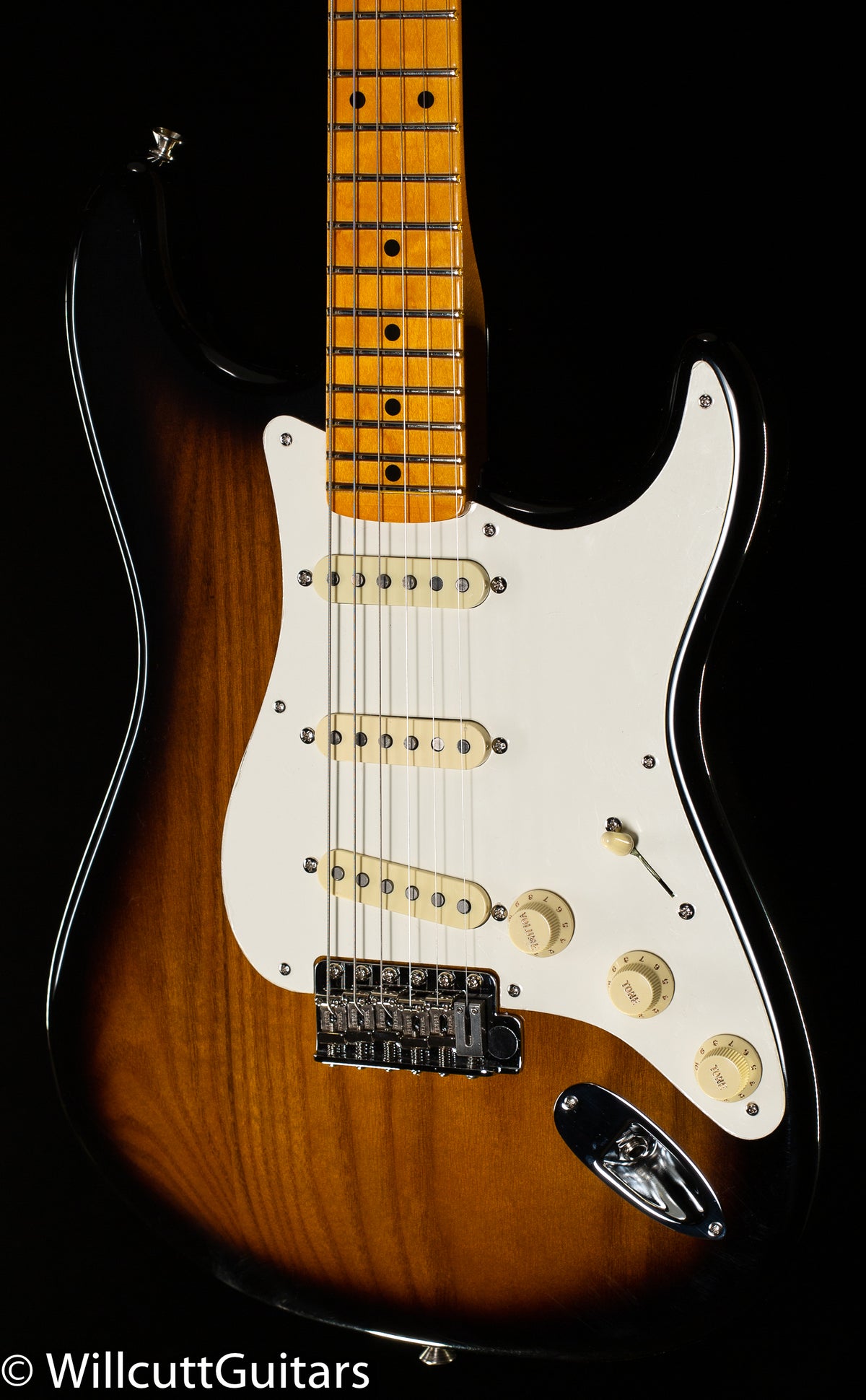 Fender Stories Collection Eric Johnson 1954 “Virginia” Stratocaster 2-Color Sunburst (133)