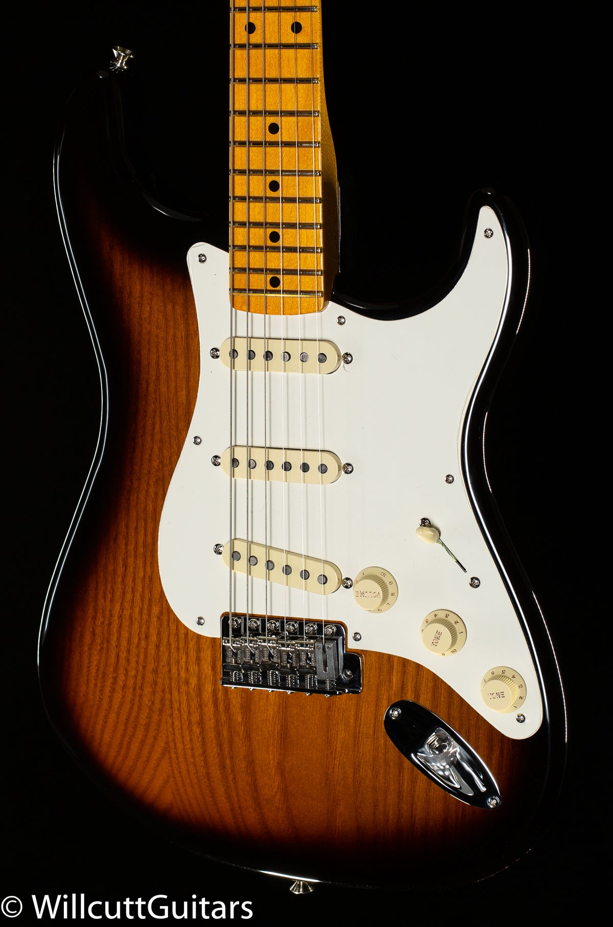 Fender Stories Collection Eric Johnson 1954 “Virginia” Stratocaster 2-Color Sunburst (144)