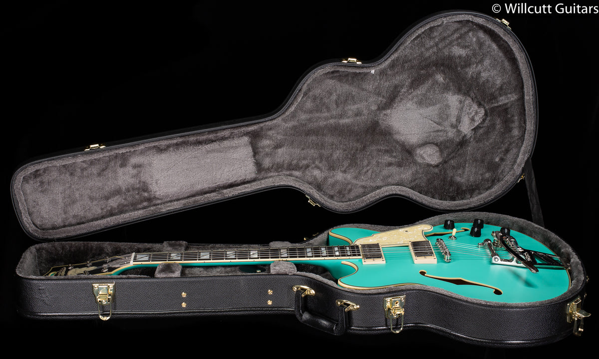 D&#39;Angelico Deluxe DC Limited Edition Matte Surf Green