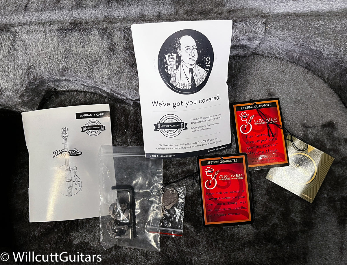 D&#39;Angelico Deluxe Atlantic Baritone Satin Walnut (791)